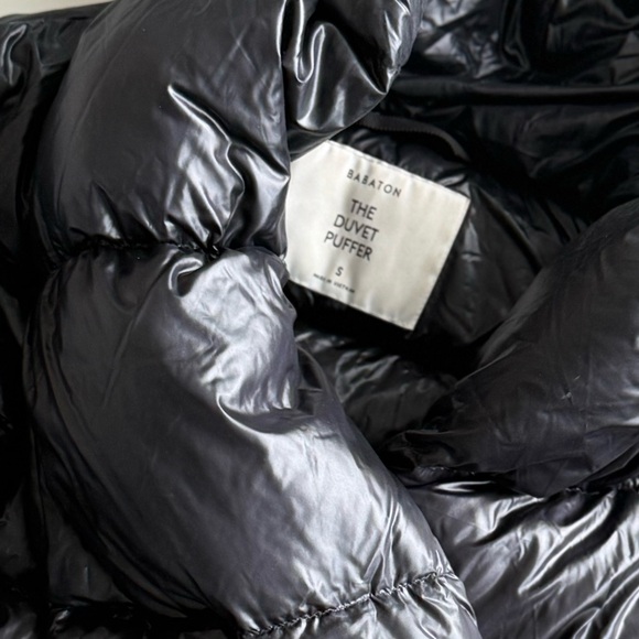 Aritzia Babaton  Duvet Puffer Short in Small / Hi Gloss - Picture 3 of 6